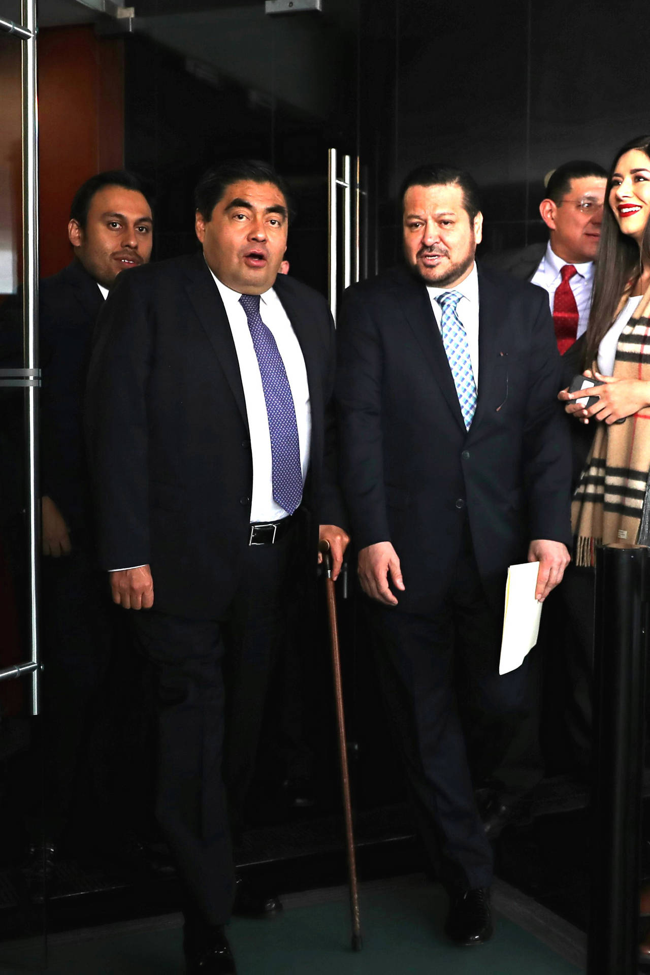 Alerta. Fernando Herrera (der.), coordinador de los senadores panistas, señaló que Peña hizo un discurso desesperado.