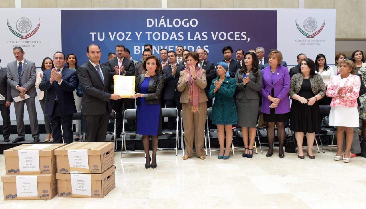 Al recibir las firmas, la presidenta de la Mesa Directiva, Guadalupe Murguía (PAN), informó que éstas serán remitidas a las comisiones de Hacienda y Presupuesto. (ARCHIVO)