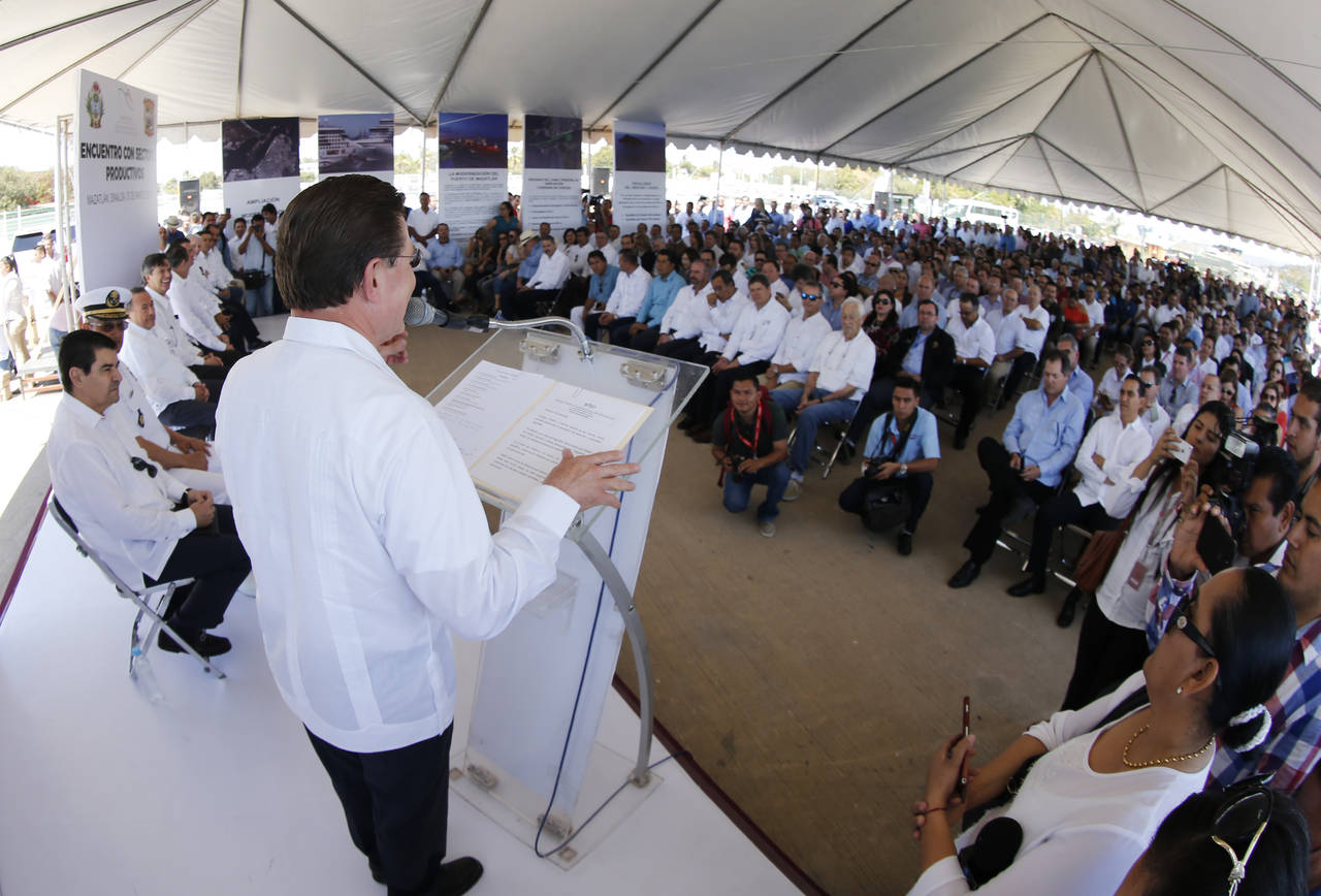 Apoyo. El gobernador de Durango, José Rosas Aispuro Torres, acompañó a su homológo Quirino Ordaz Coppel en Mazatlán.