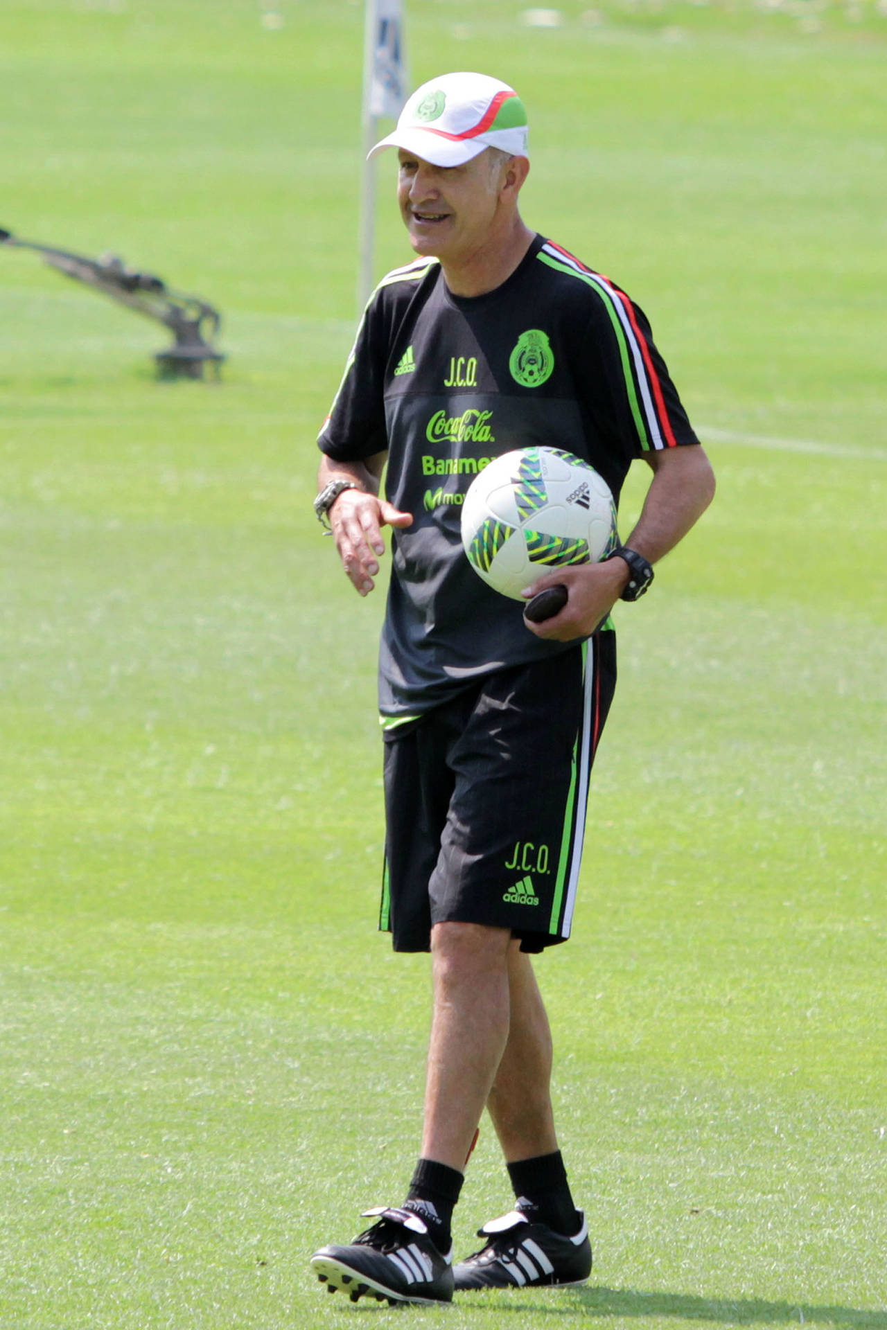 El técnico de la Selección Mexicana, Juan Carlos Osorio, no pudo estar presente en el sorteo ya que se encontraba en Sevilla. (Archivo)