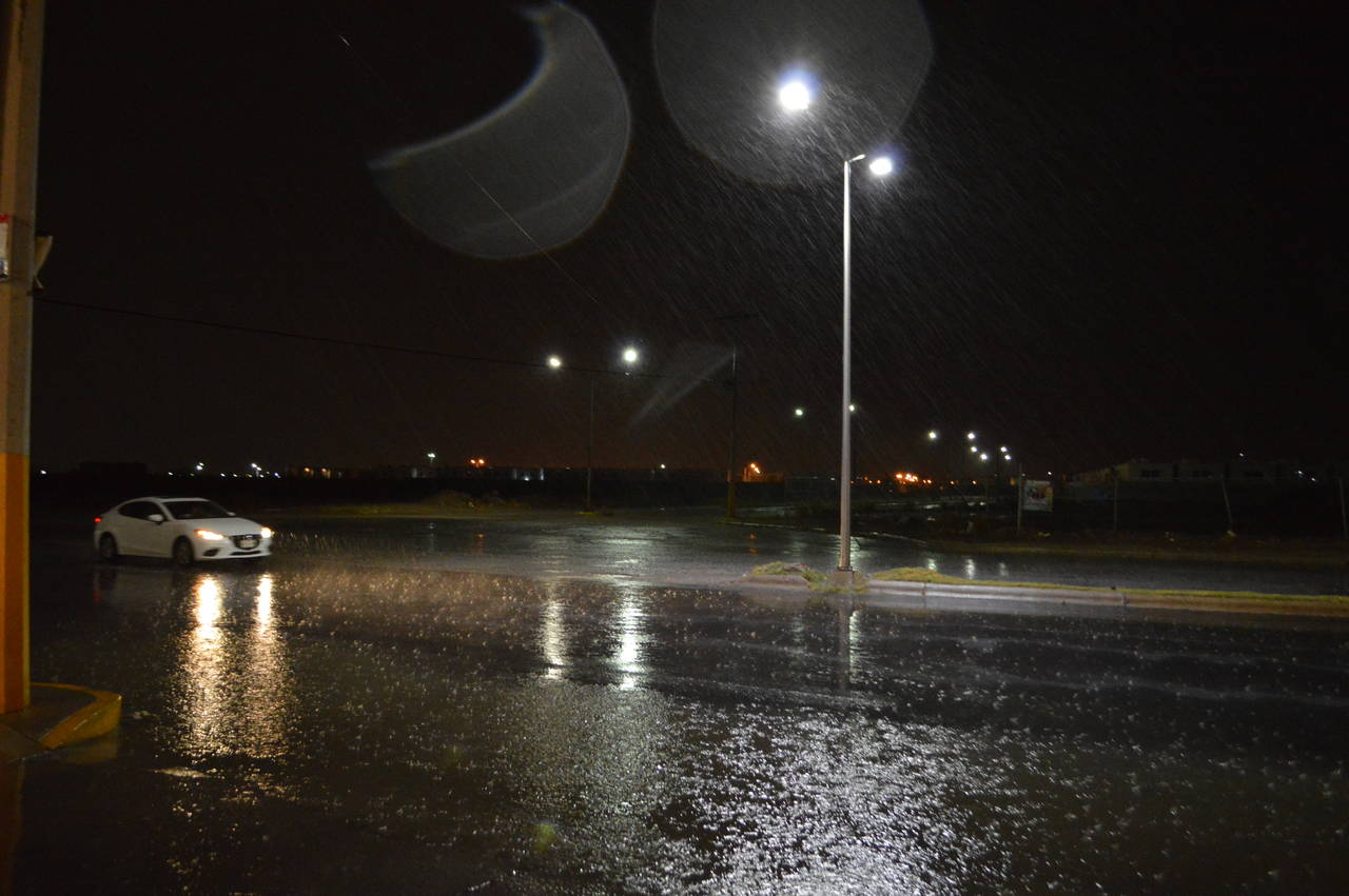 Vientos y lluvia afectan en varios puntos de Torreón