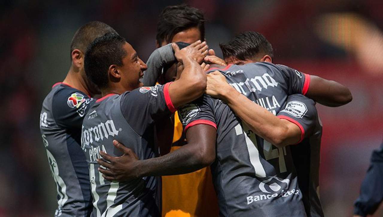 Toluca tuvo un buen inicio de juego y al minuto 16, Carlos Gerardo Rodríguez, de Monarcas, cometió penal que ejecutó Enrique Triverio para el 1-0 del conjunto local. 
