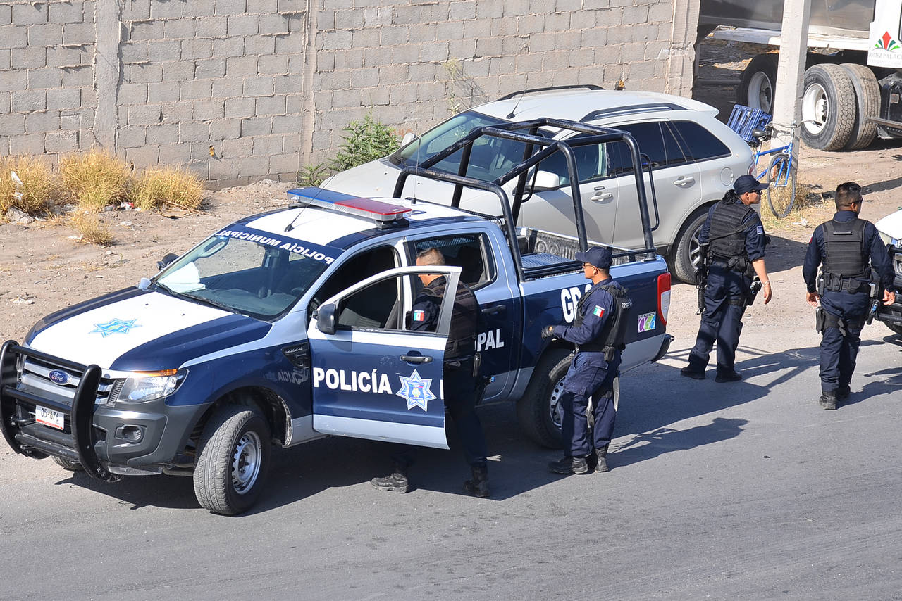 Arresto. Detienen a policía municipal de Gómez Palacio y miembro del personal administrativo con un arma de juguete.