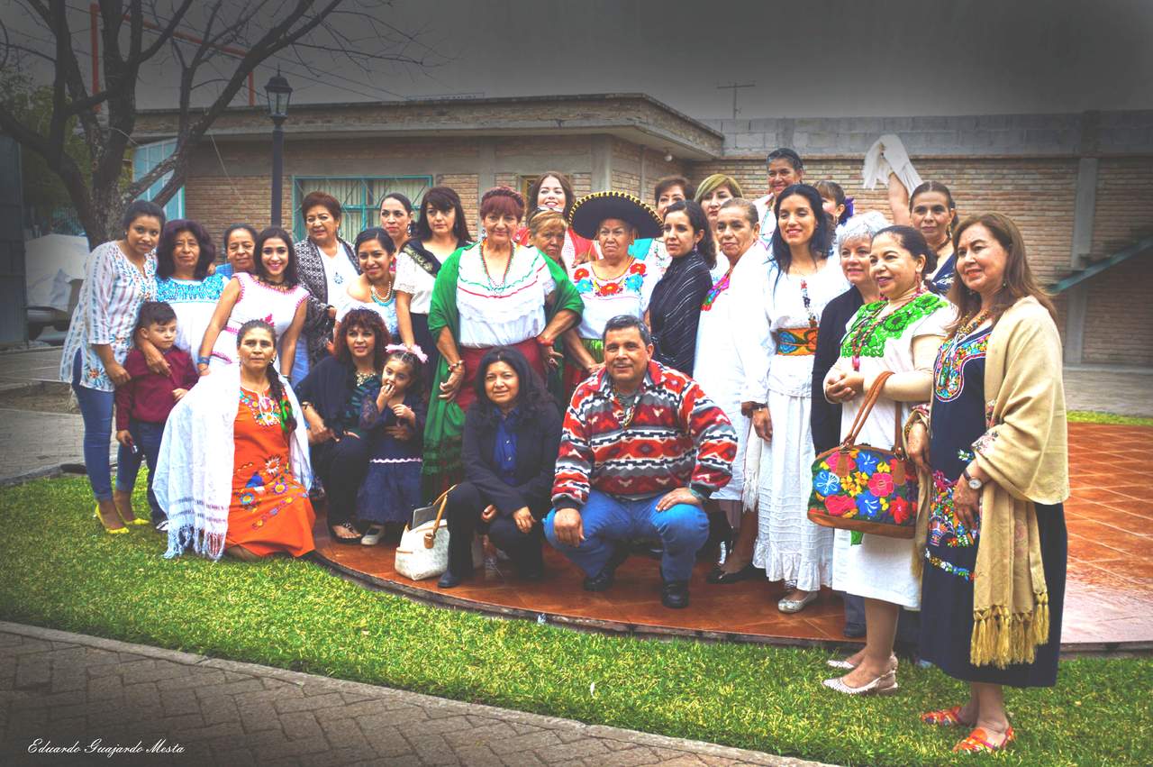 Asistentes a la celebración del Día Internacional de la Mujer, bajo la temática “Nuestras Raíces”.