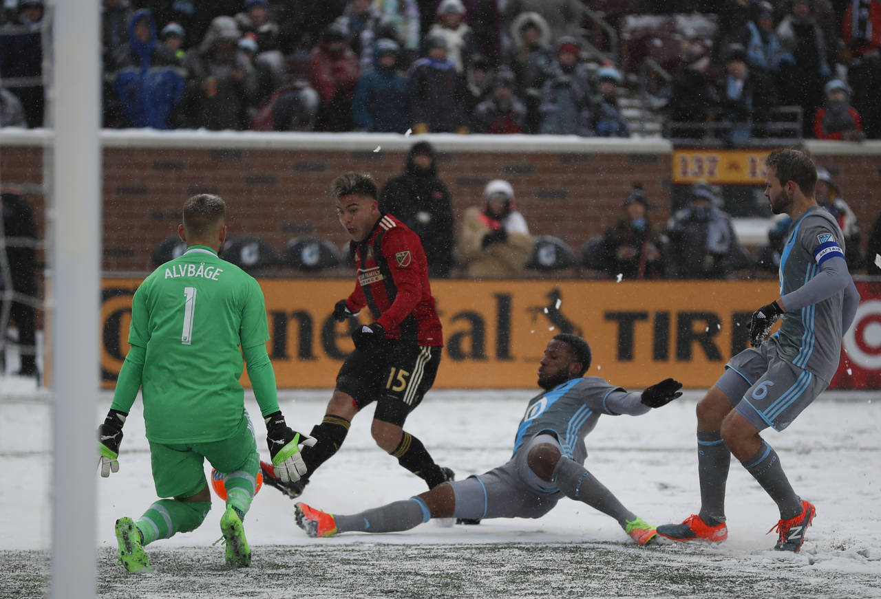 Héctor Villalba intenta un disparo en el partido de ayer. Atlanta golea en la MLS con goles de sudamericanos