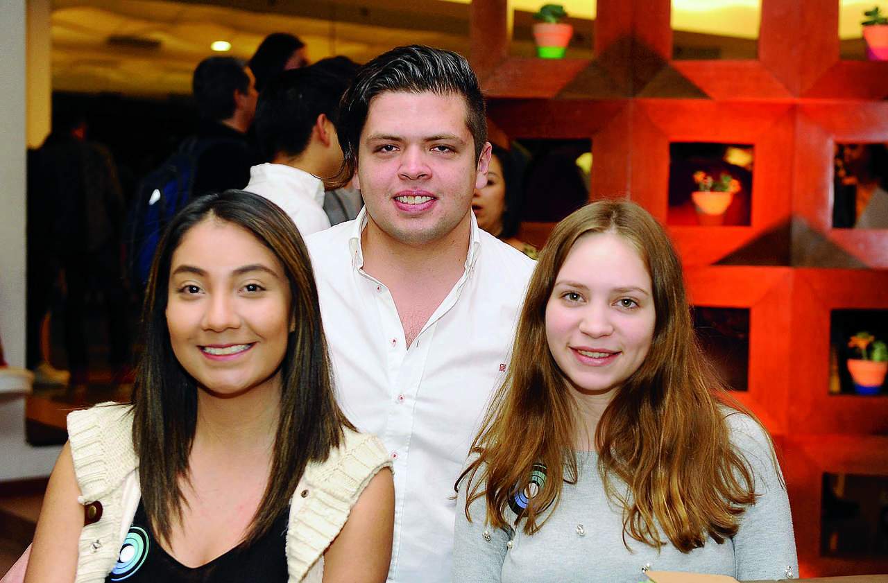 Ana Paula González, Gerardo Alegría y Dulce Candela. 
