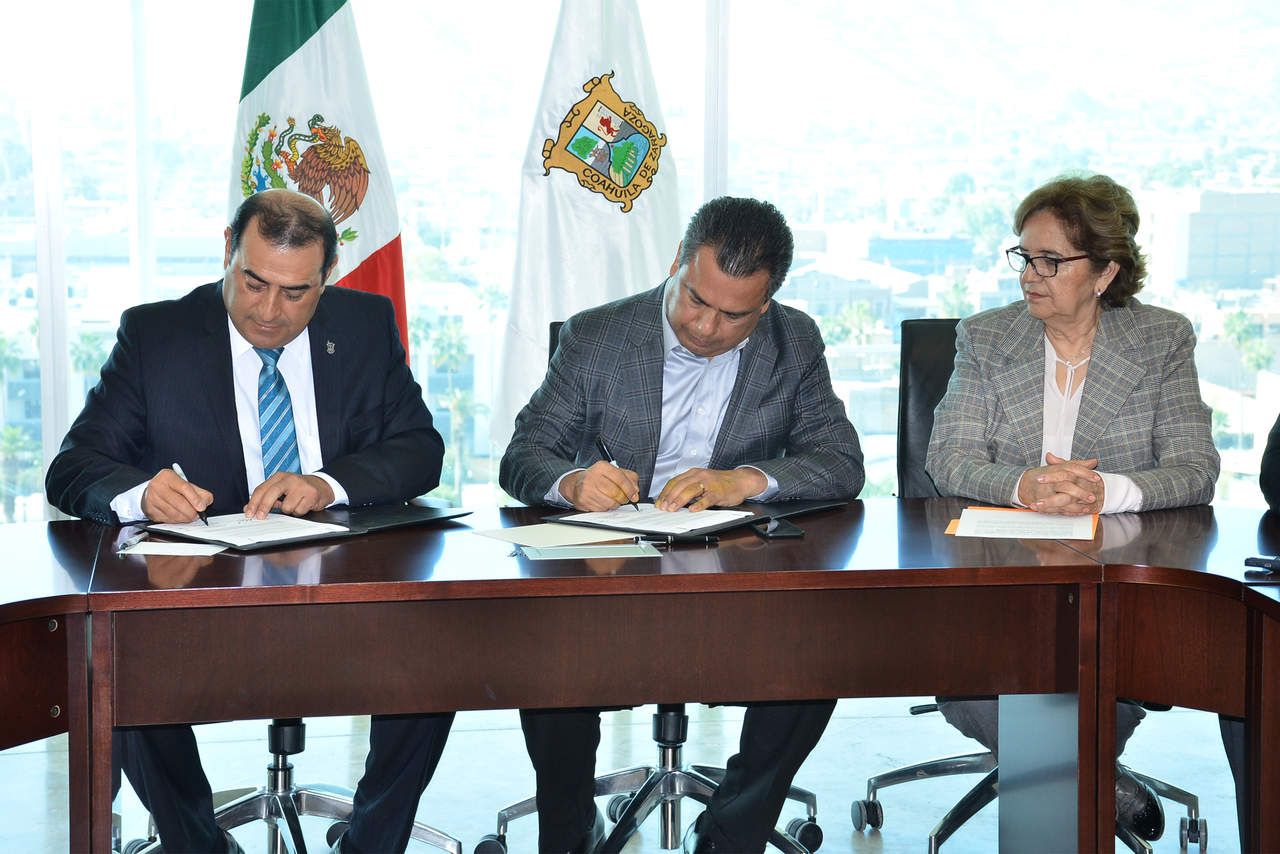 Esta mañana se firmó el convenio en la Presidencia Municipal. (FERNANDO COMPEÁN)