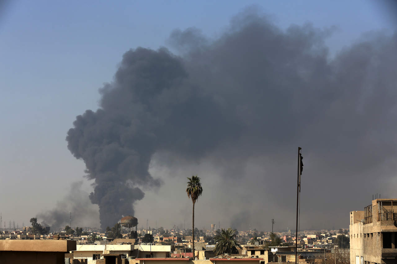 Por otra parte, la coalición destruyó dos vehículos bomba en dos bombardeos cuando eran transportados desde la parte este (controlada por las fuerzas iraquíes desde enero) al oeste. (ARCHIVO)