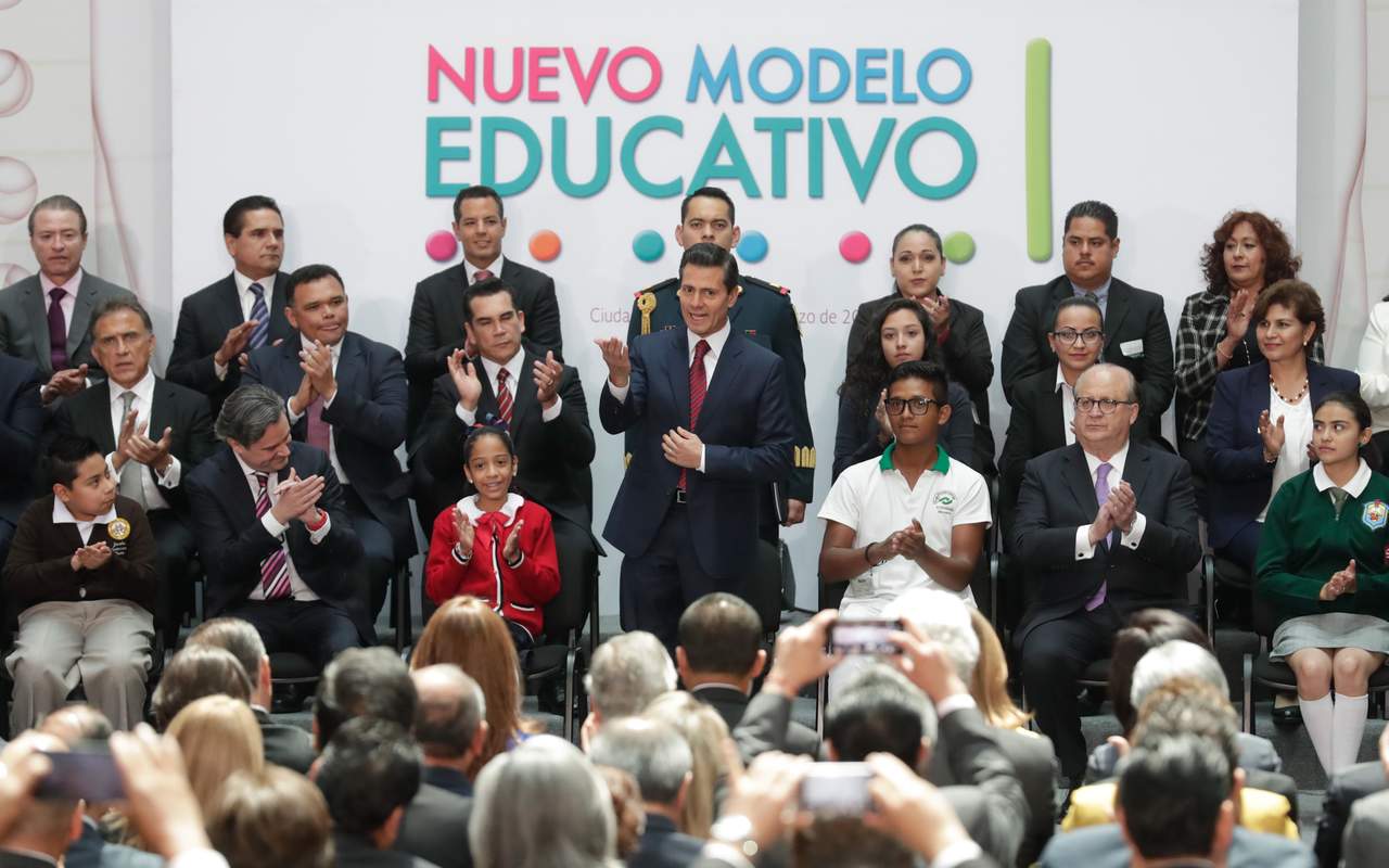 Peña Nieto y Aurelio Nuño presentaron ayer el Nuevo Modelo Educativo. (EL UNIVERSAL)