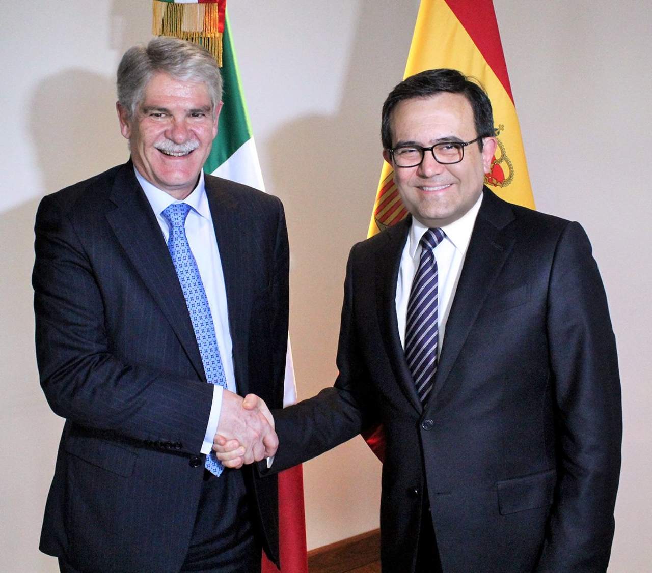Dastis se reunió esta tarde con Guajardo durante su visita oficial a México, que comenzó con un encuentro con el presidente del país, Enrique Peña Nieto, en su residencia de Los Pinos. (TWITTER)