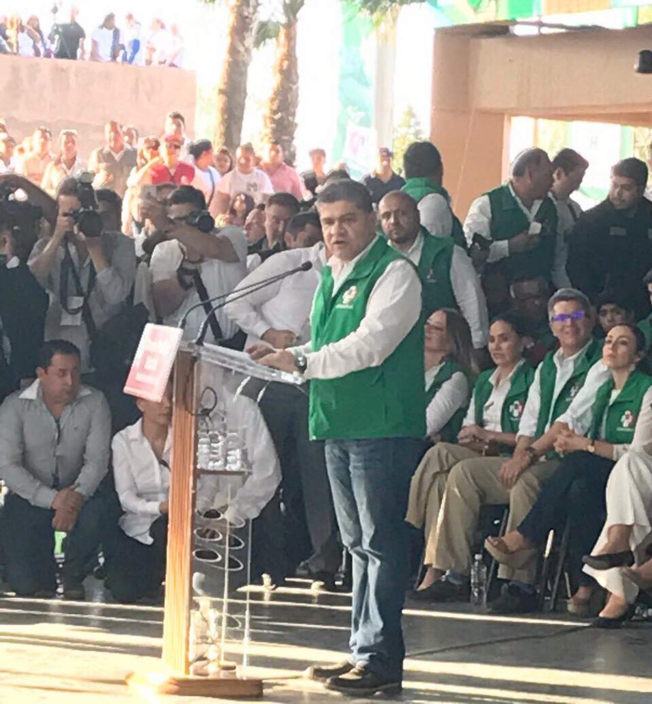 En un evento en la sede del PRI Coahuila, Miguel Ángel Riquelme se oficializó como candidato a la gubernatura. (ESPECIAL)