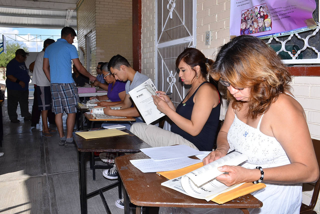Capacitación. Los funcionarios de casilla serán los encargados de la jornada electoral del próximo 4 de junio. (ARCHIVO) 