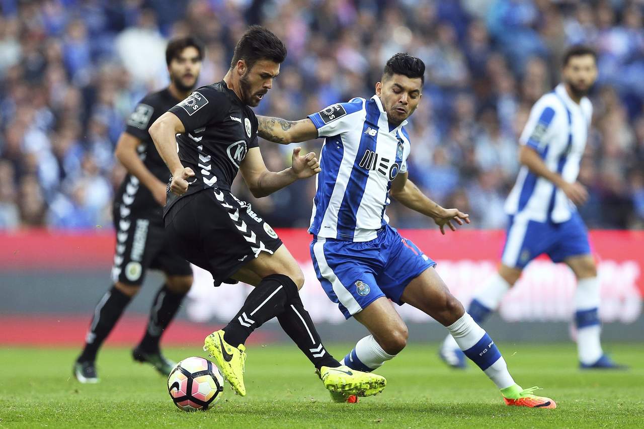 El resultado evitó que Porto superara al líder Benfica, pues se quedó en el segundo lugar con 63 unidades, una menos que el cuadro de Lisboa, mientras que el Vitoria Setúbal ocupa la posición 12 con 31 puntos.
