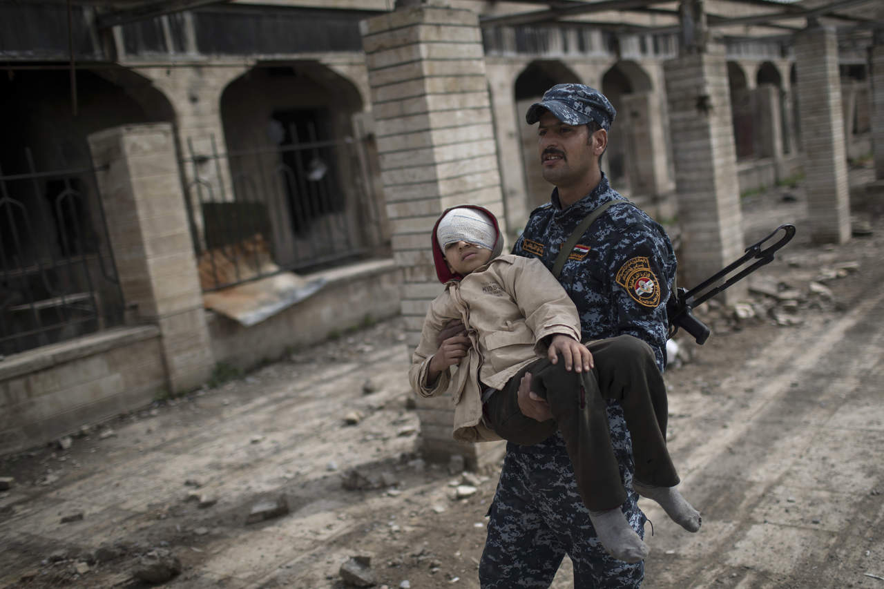 Combates. Las fuerzas iraquíes buscan liberar a Mosul. (AP)
