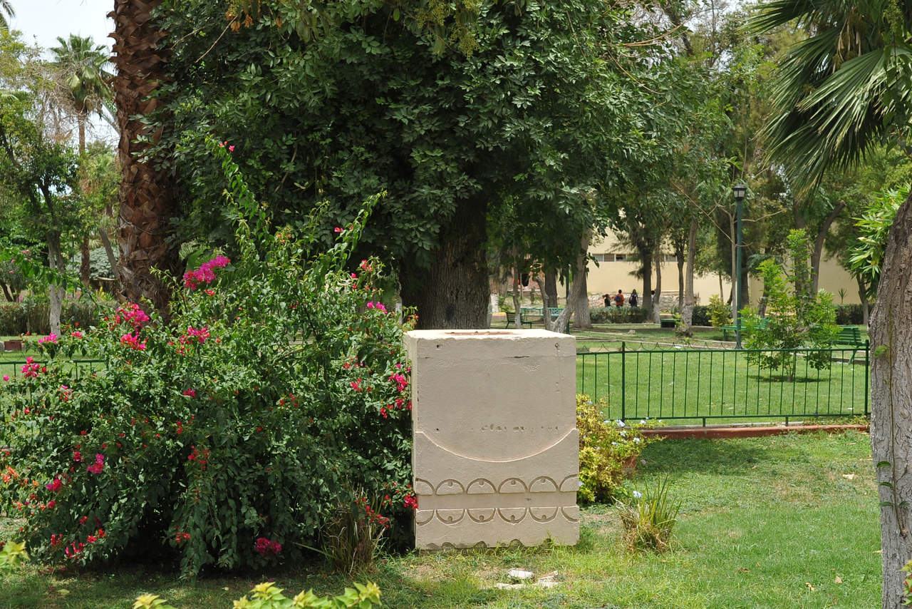 Espacio vacío. La escultura del Hortelano Chino, había sido instalada en la esquina de Juárez y calle Juan Pablos, dentro del Bosque, espacio que ahora se encuentra vacío.
