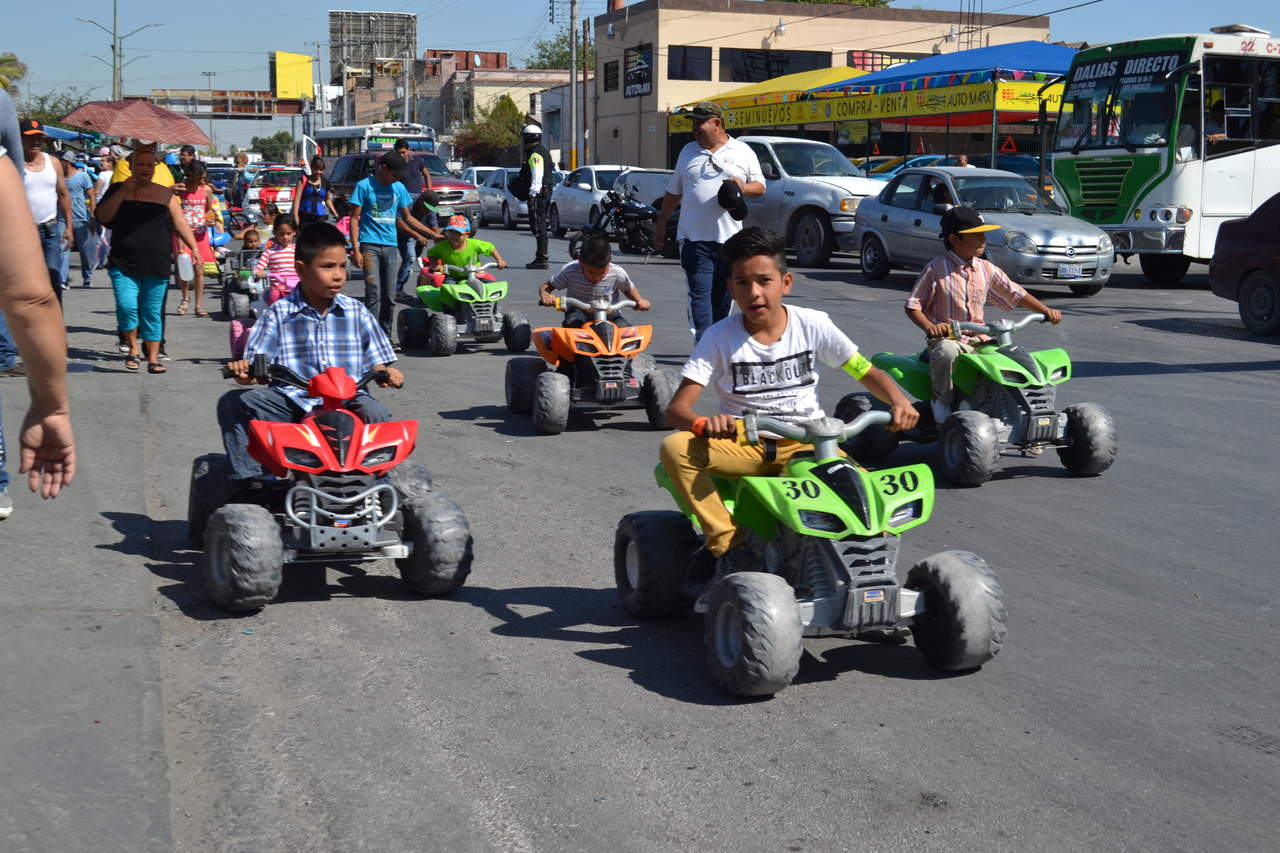 Realizan Desfile de la Primavera en Torreón