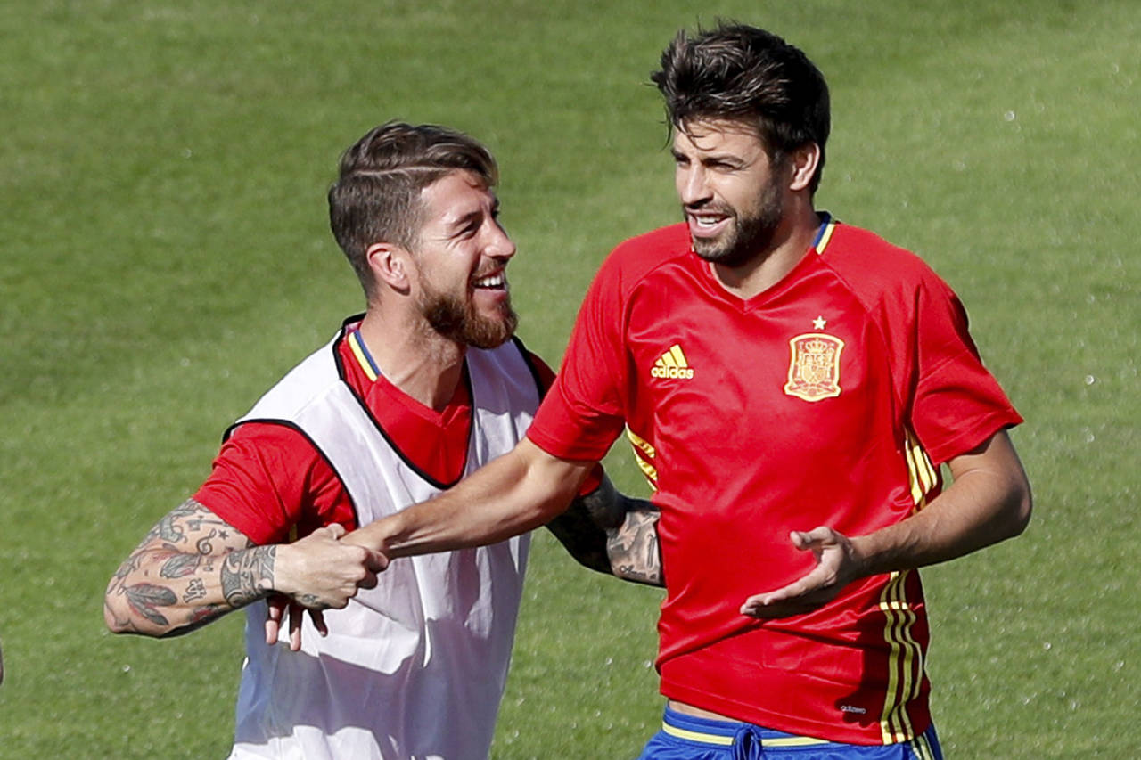 Sergio Ramos dice que no tiene problemas con Gerard Piqué. Ramos dice que le dará un abrazo a Piqué