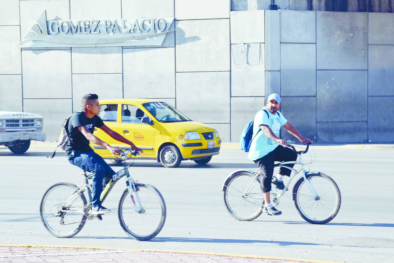 Seguridad. Se discute la aplicación del reglamento para los motociclistas y ciclistas. (ARCHIVO)