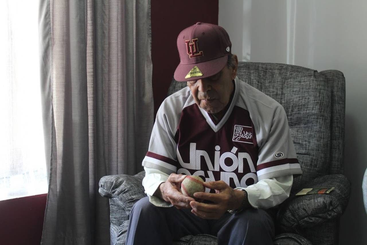 Luis Muruato Puente volvió a tomar una pelota de beisbol entre sus manos, más de 20 años después desde la última ocasión. .