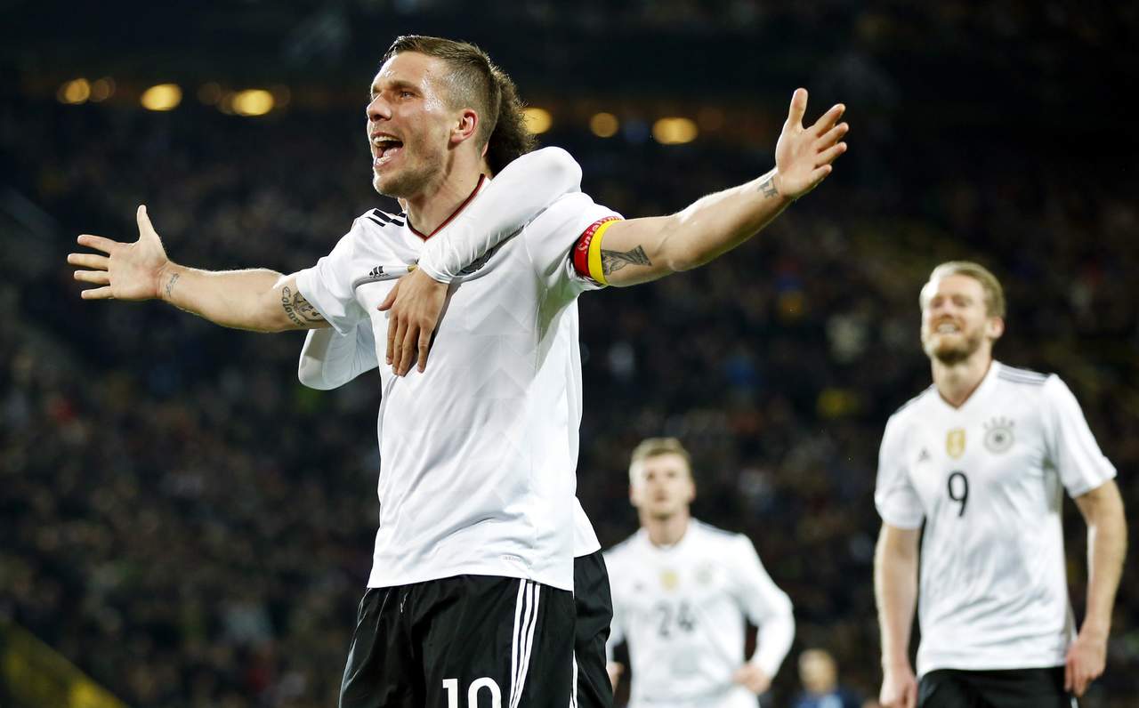 Alemania visitará a la selección de Azerbaiyán el domingo en partido de eliminatoria, mientras Inglaterra será anfitrión de Lituania el mismo día.
