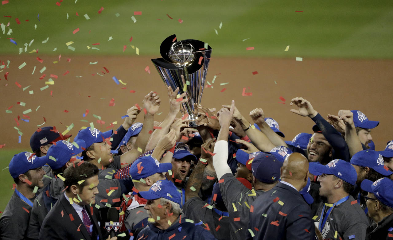 La novena de los Estados Unidos derrotó 8 carreras a 0 a Puerto Rico en el estadio de los Dodgers de Los Ángeles y se coronó como campeón del Clásico Mundial de Beisbol 2017. (AP)   