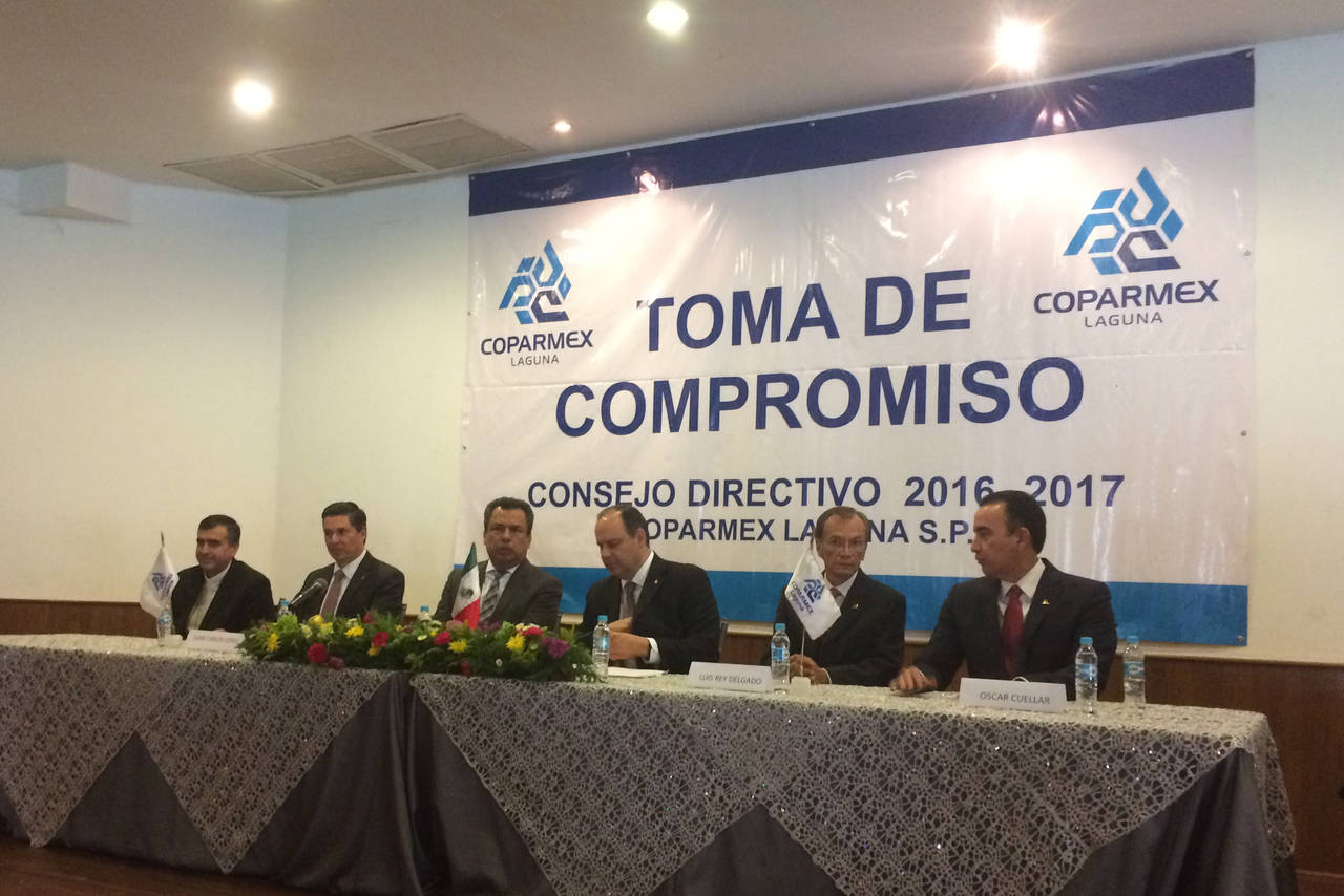 Ceremonia. Ayer se realizó la toma de compromiso del nuevo consejo directivo de Coparmex Laguna presidido por Luis Rey Delgado con la presencia de Gustavo de Hoyos, presidente nacional. (GUADALUPE MIRANDA)