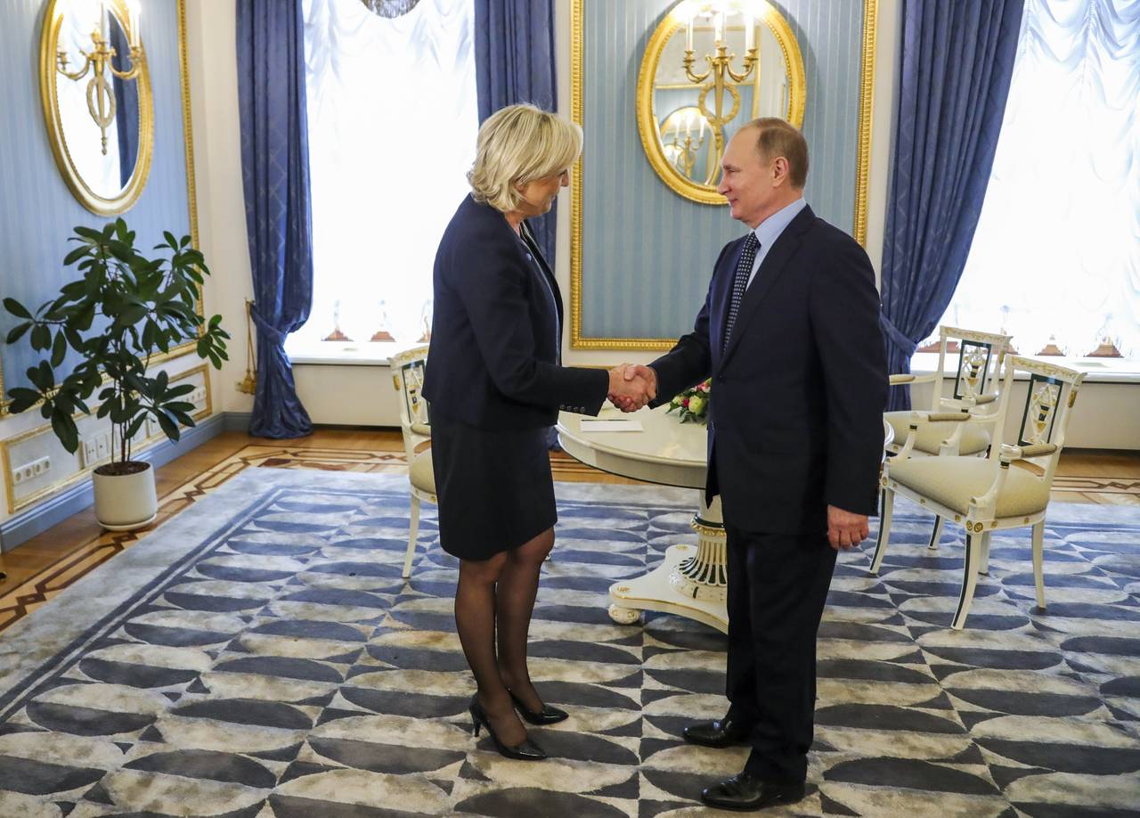 Visita. La candidata Le Pen (izq.), se reunió con Putin. (EFE)