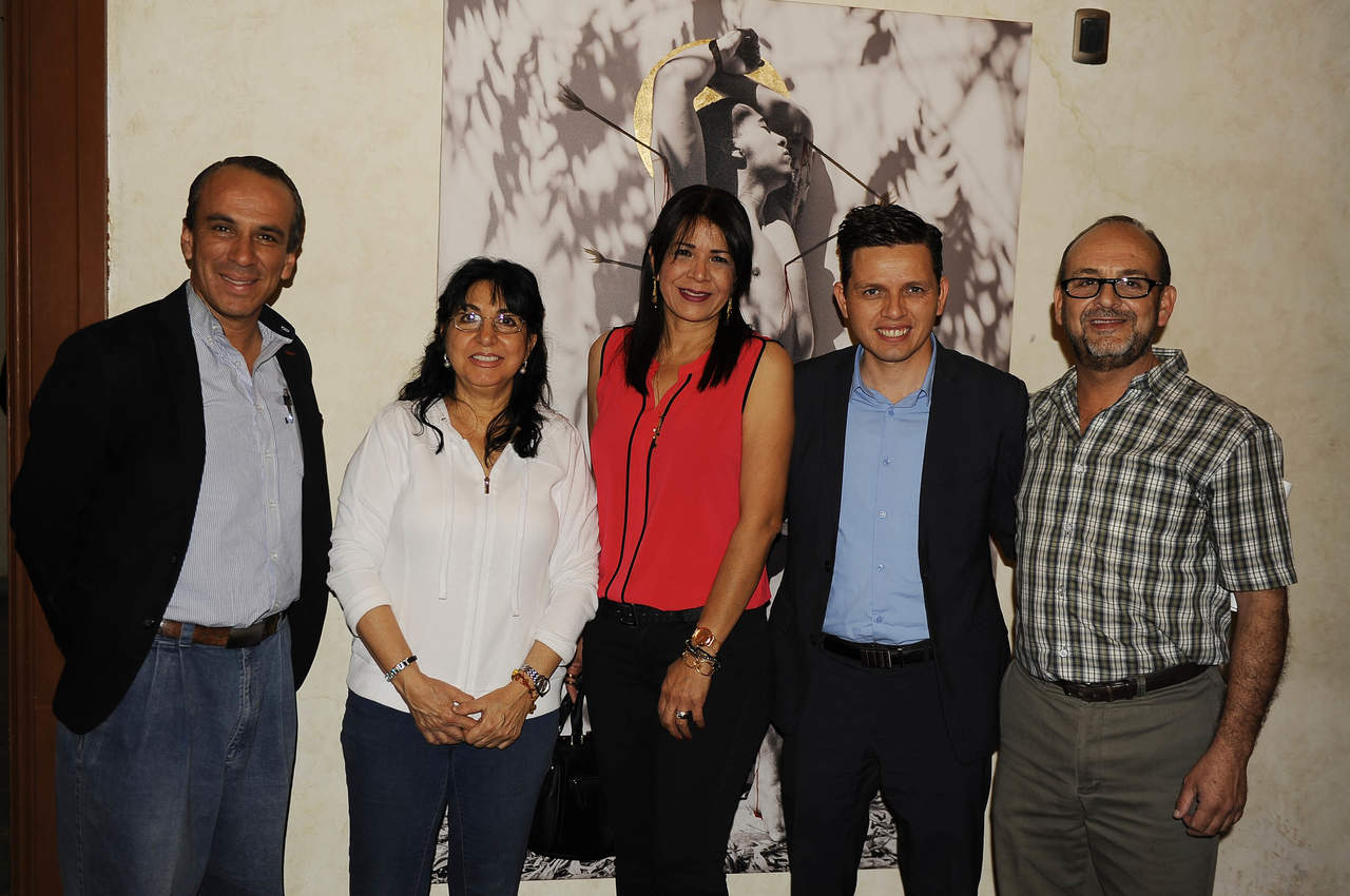 Federico Ehrtnzweig, Aída Chamut, Elizabeth Espinoza, Carlos Álvarez y Sergio Pérez
