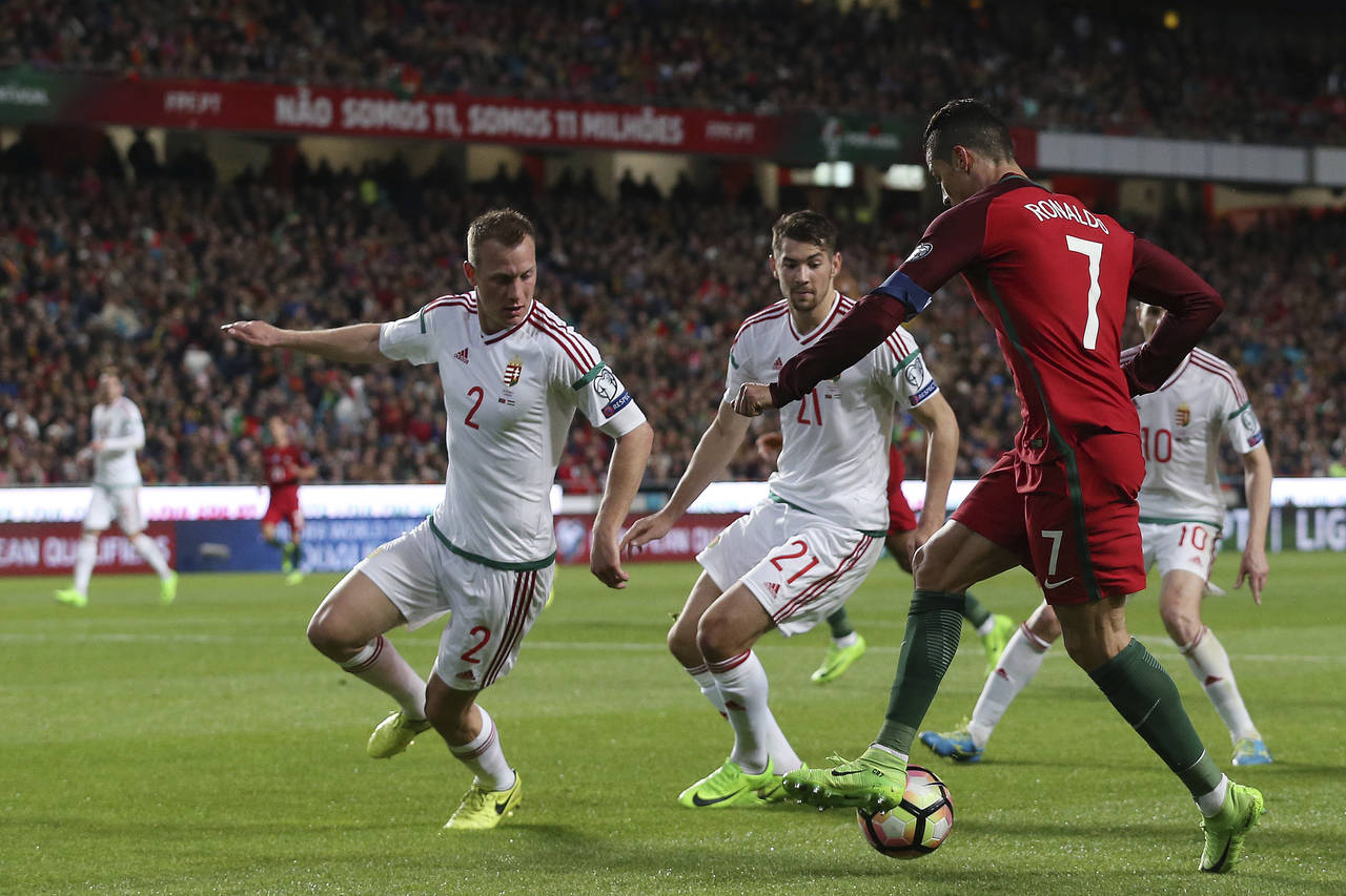 Cristiano Ronaldo condujo a Portugal para prolongar el acoso a Suiza en el recorrido hacia Rusia 2018. (AP)