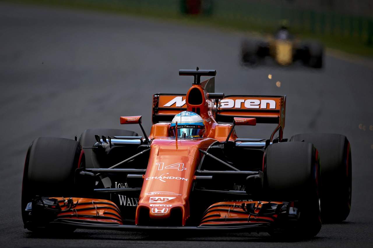 Fernando Alonso no pudo llegar a la meta en el Gran Premio de Australia. (EFE)