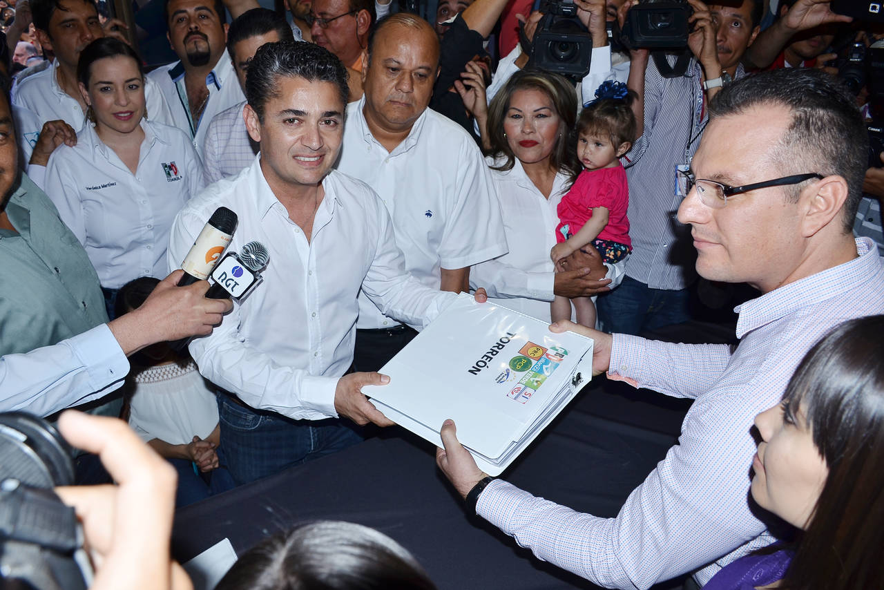 Registrado. Miguel Mery Ayup está registrado como candidato a alcalde de Torreón por un año.  Su planilla también ya realizó ese proceso ante el Comité Municipal Electoral. (Fernando Compeán)