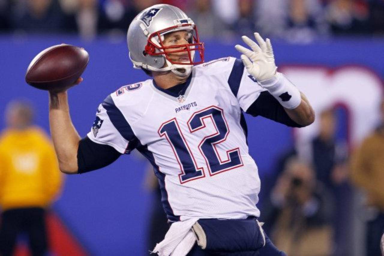 Tom Brady tiene ya 17 temporadas en la NFL, ha llegado a siete Super Bowls y tiene cinco anillos de campeón. (Archivo)
