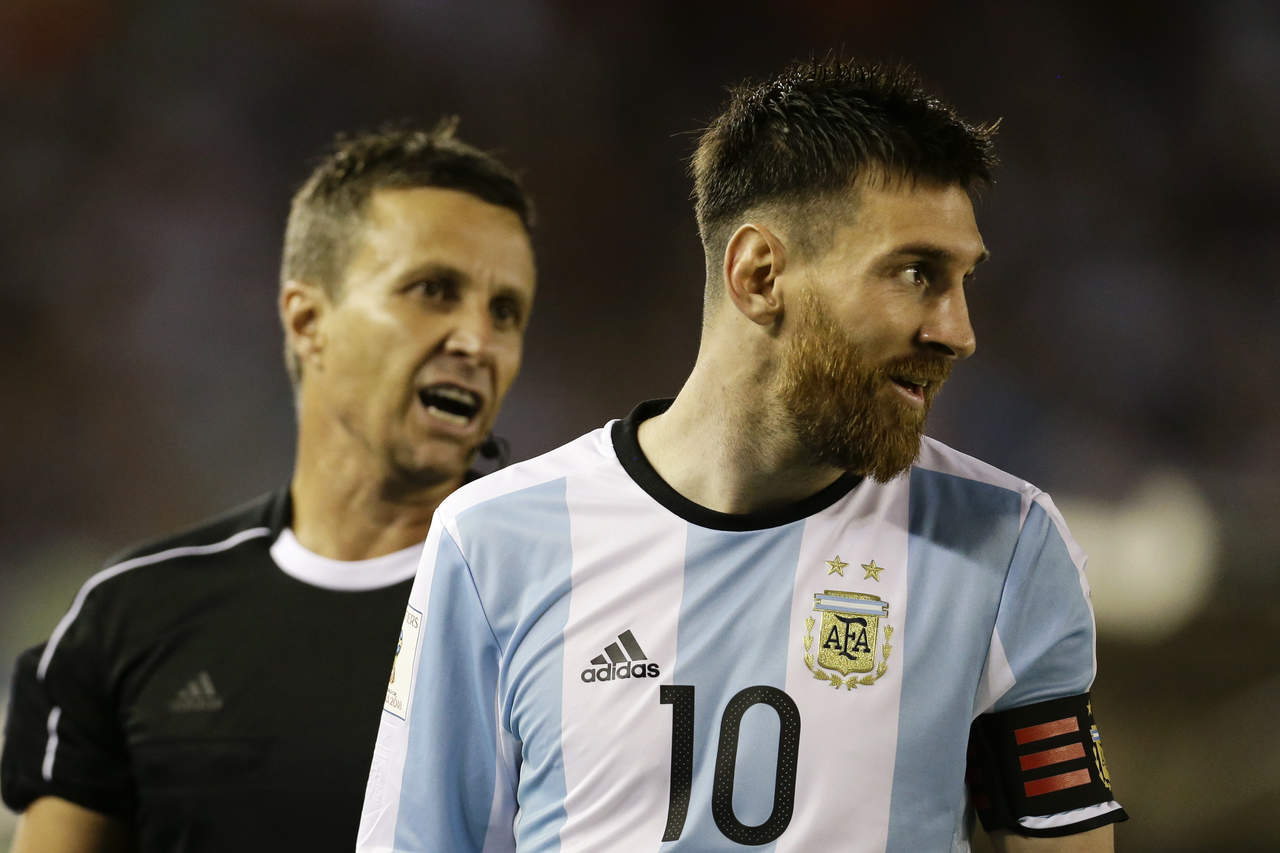 El máximo directivo del futbol argentino dijo, en diálogo con el canal TyC Sports, que apelarán la sanción por considerarla 'una decisión insólita'.
