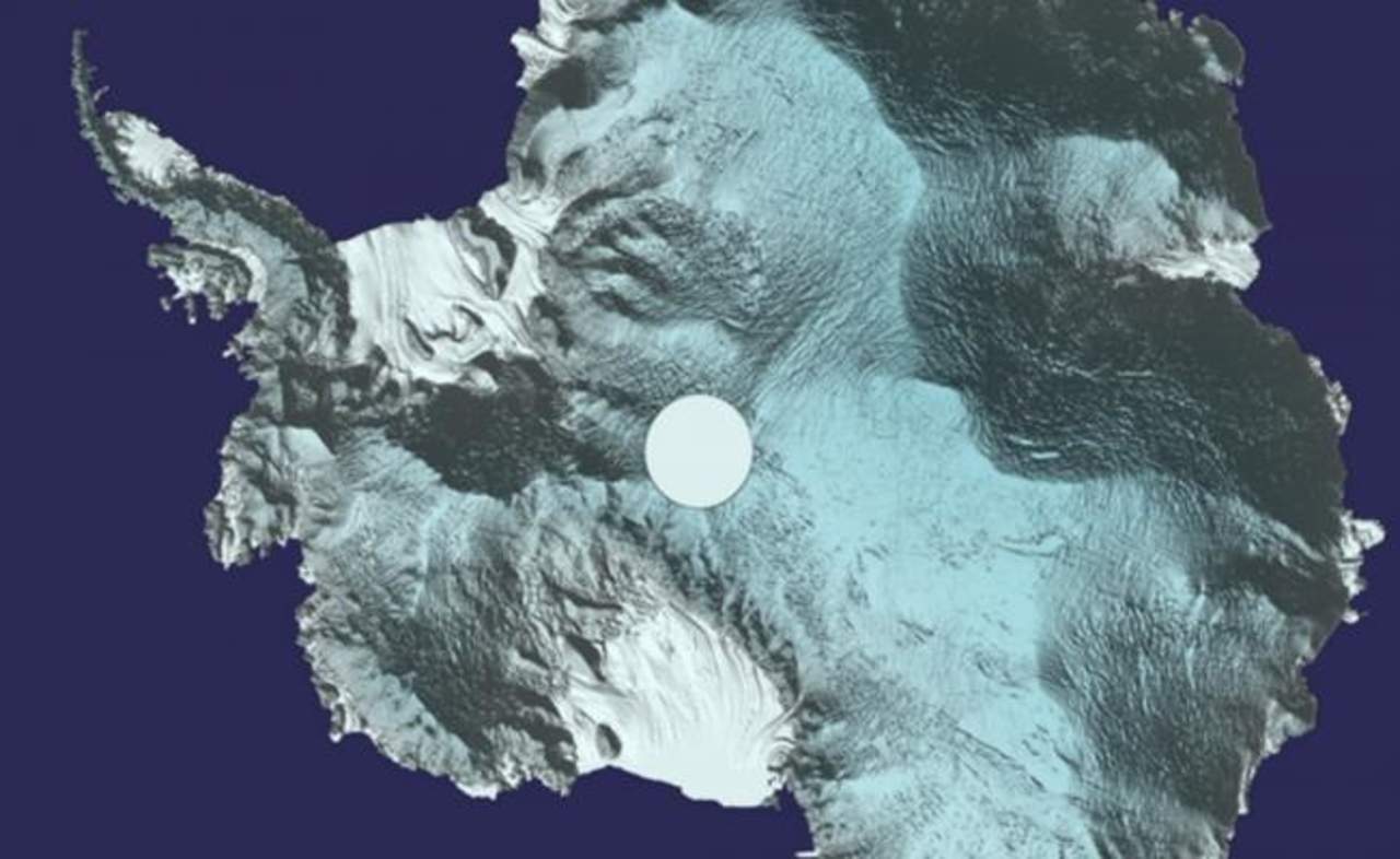 Una vista única de la ondulante superficie de la capa de hielo continental. (ESA)