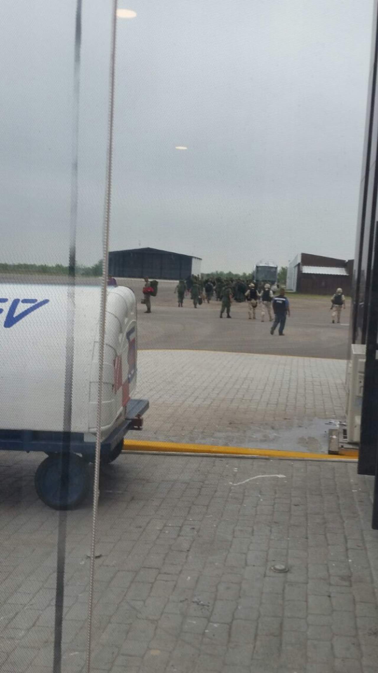 Desde la mañana de éste martes, llegaron a las instalaciones del aeropuerto internacional “General Eulalio Gutiérrez Ortiz” personal de avanzada del Estado Mayor Presidencial. (EL SIGLO DE TORREÓN)