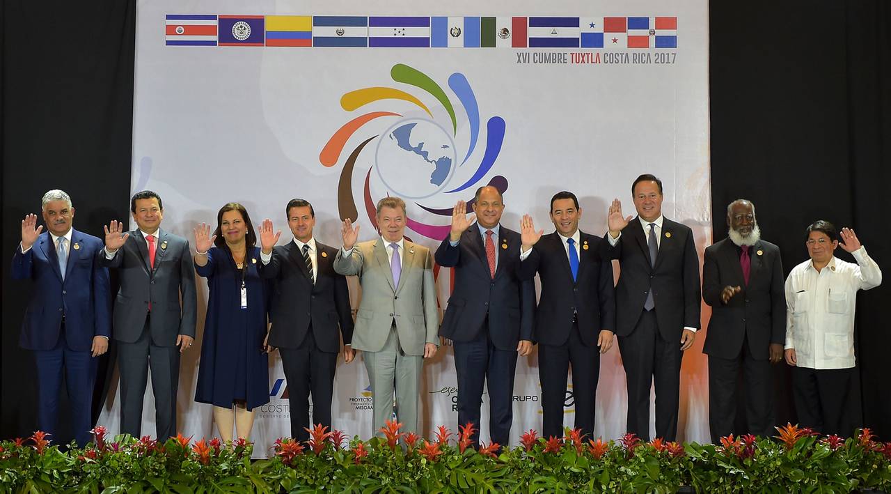 Arranque. Los presidentes posaron para la fotografía oficial de la 16 Cumbre del Mecanismo de Diálogo y Concertación de Tuxtla.