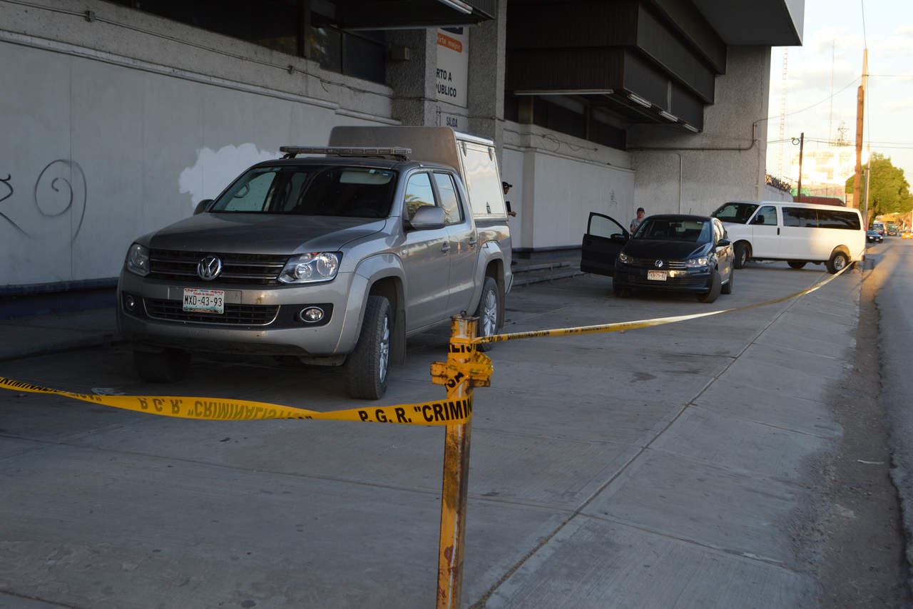 Revisión. Agentes de la Fepade aseguraron la bodega del Ayuntamiento de Torreón ubicada en bulevar Revolución y Jiménez. (EL SIGLO DE TORREÓN)