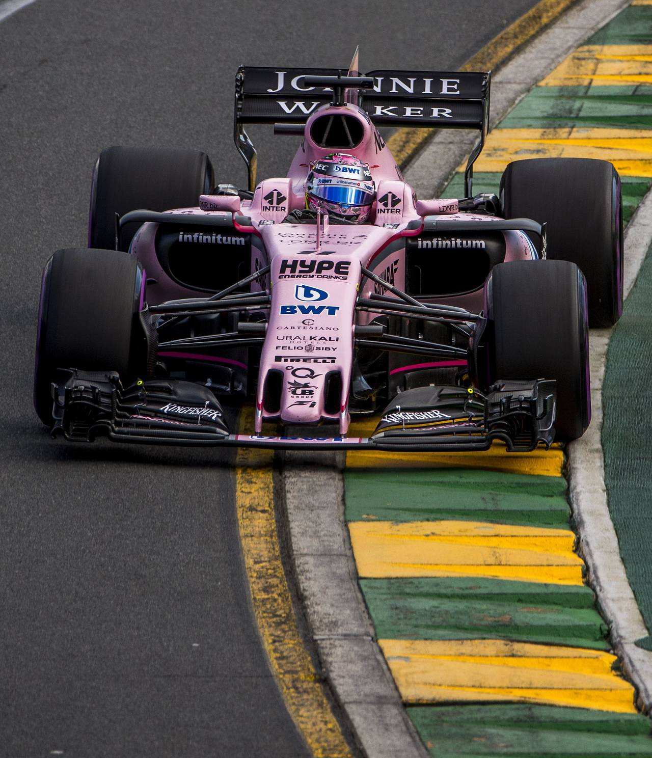 Sergio Pérez finalizó en séptimo lugar la primera carrera del año, pero sabe que Force India necesita mejorar para estar en la pelea. (EFE)