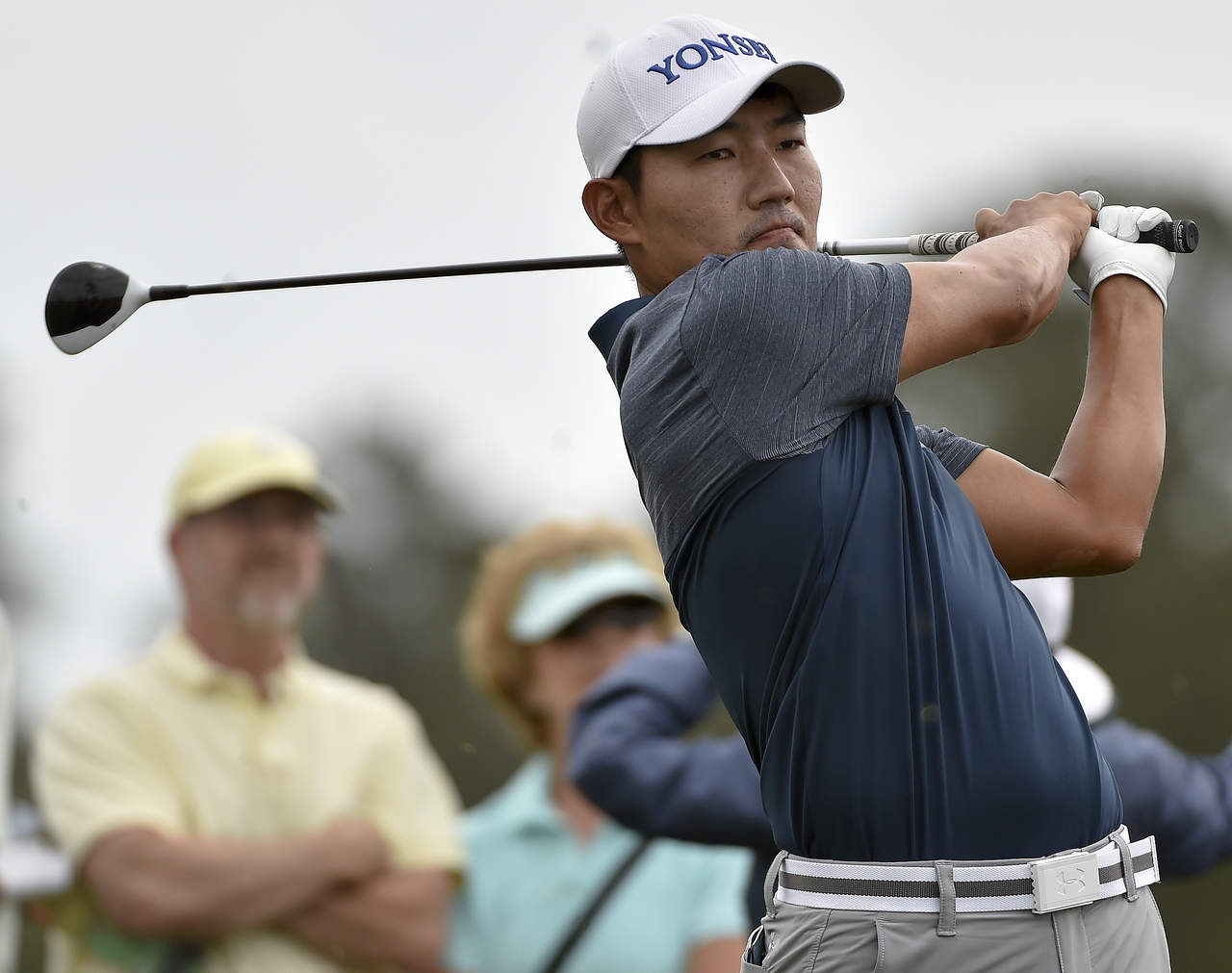 Sung Kang finalizó la tercera ronda un golpe debajo del par y se puso -17 para continuar en el liderato del torneo. (AP)