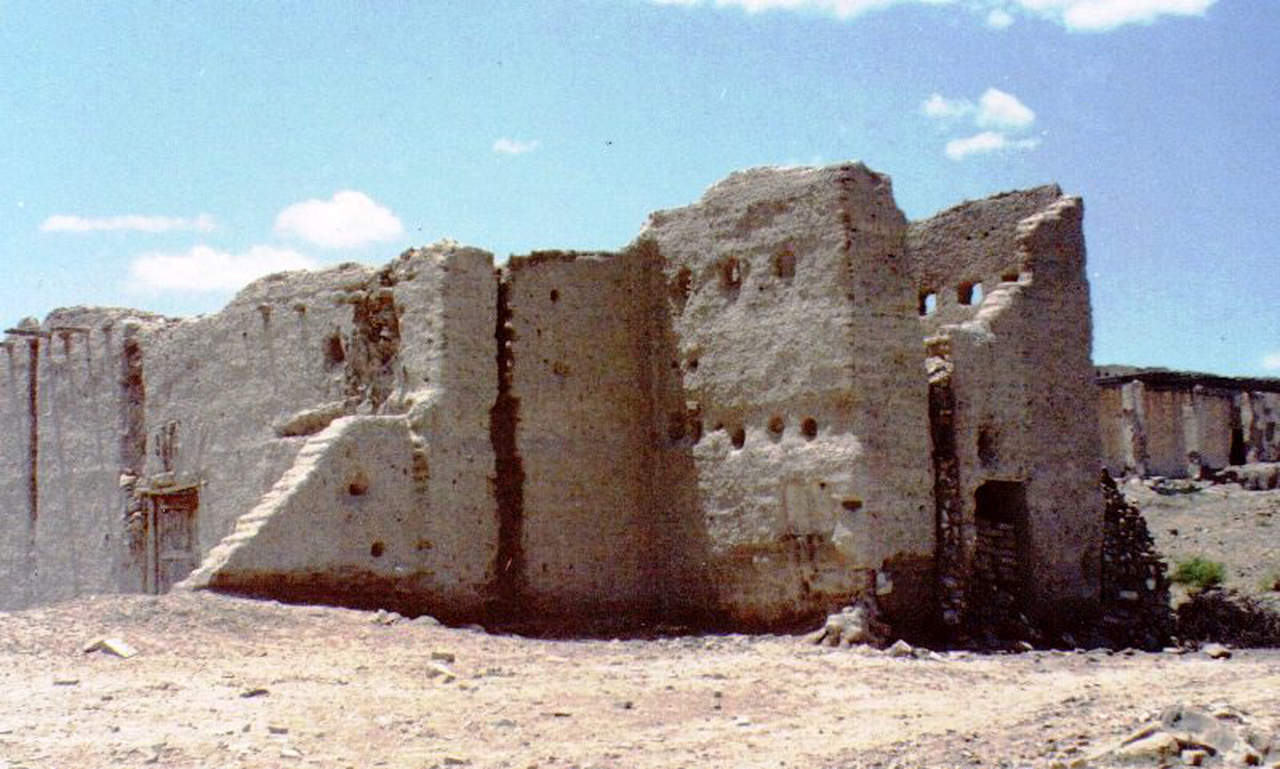 

Así pudo haber sido el primer Torreón construido a principios de 1850 (Santa Isabel. c.a.1990).
