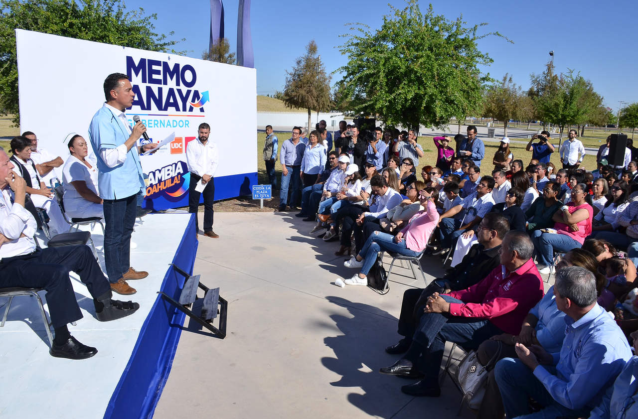 El panista arrancó su campaña en Torreón. (FERNANDO COMPEÁN)
