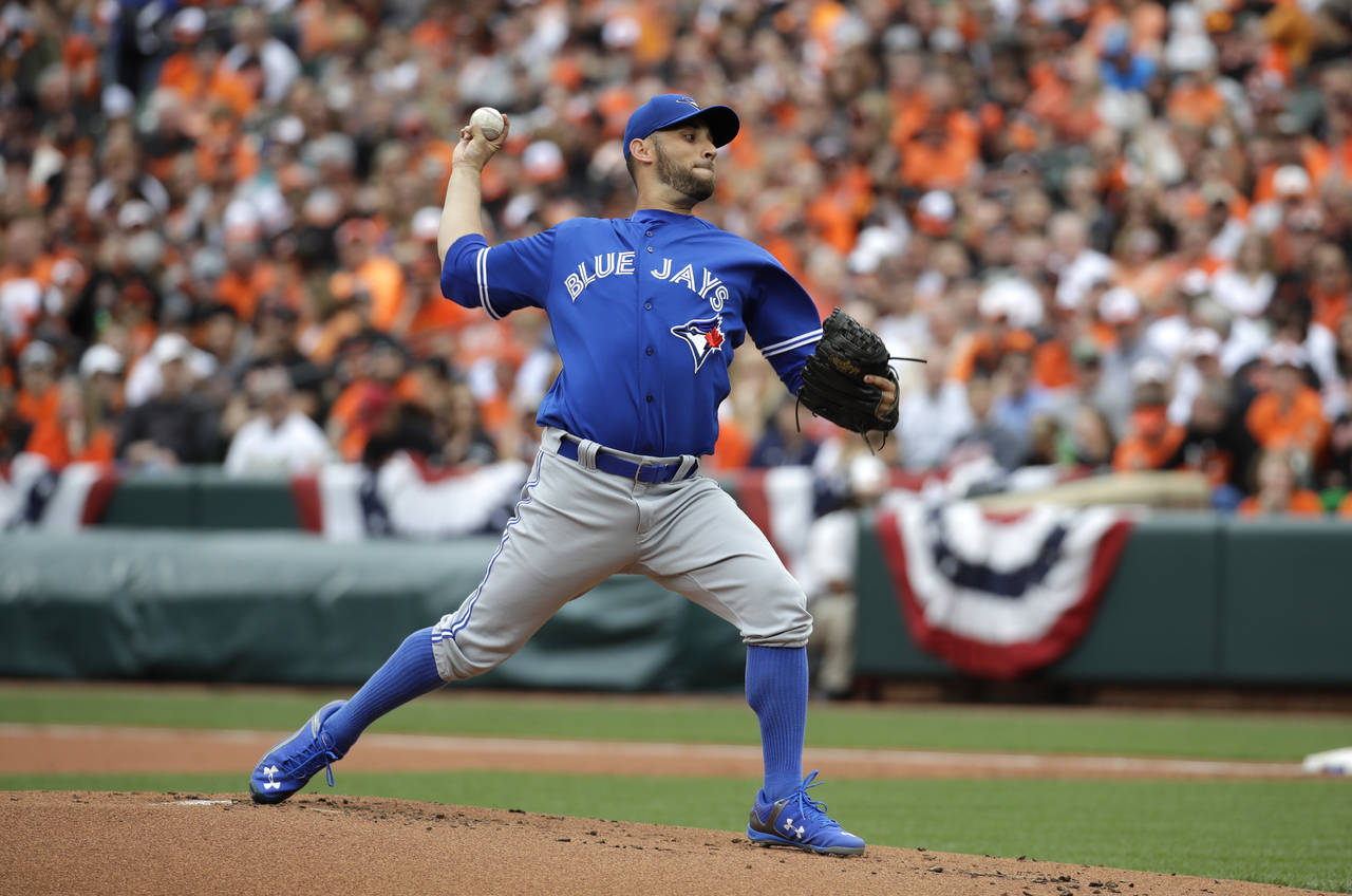 Marco Estrada lanzó seis entradas, donde permitió dos carreras limpias, en la derrota de Toronto 3-2 ante Baltimore. (AP)