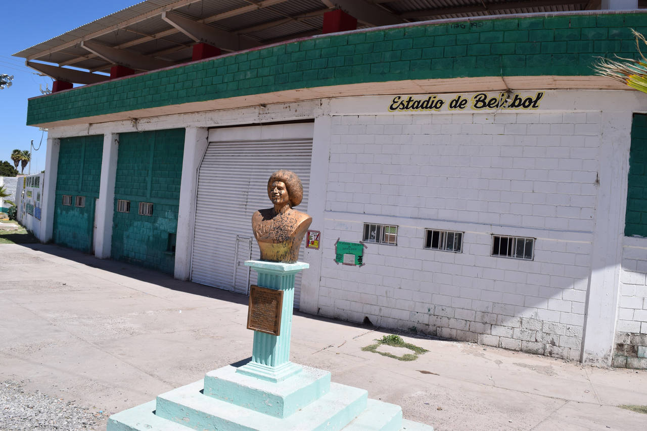 Nombre. El Municipio colocó pintura verde para cubrir el nombre de Horacio Piña.
