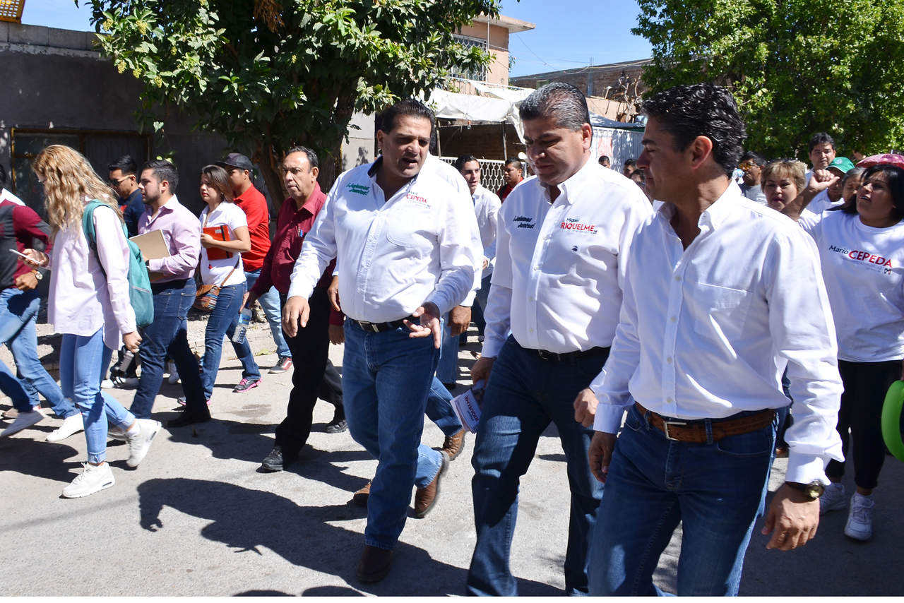 También lo acompañó el candidato a alcalde Miguel Mery Ayup y los candidatos a diputados locales.
