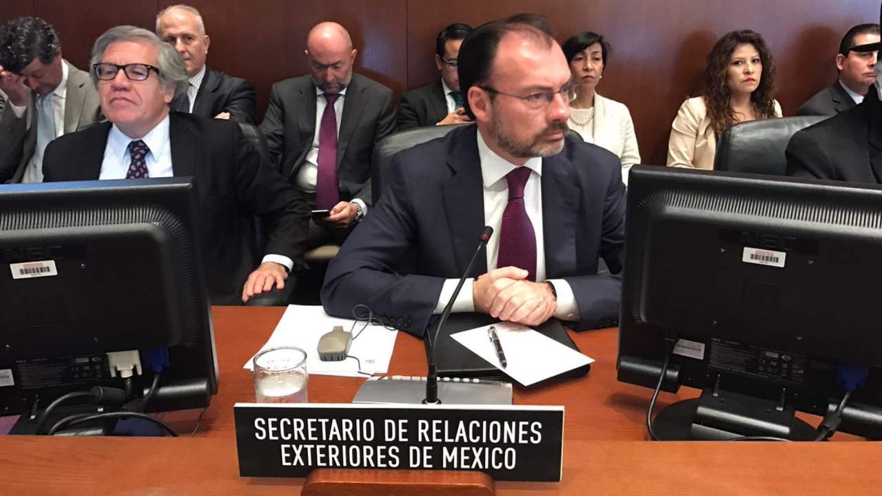 Videgaray insistió en la voluntad mexicana de “encarar con ánimo constructivo y muy positivo” la renegociación de un TLCAN que está “probablemente a meses de distancia” que inicie su negociación. (TWITTER)