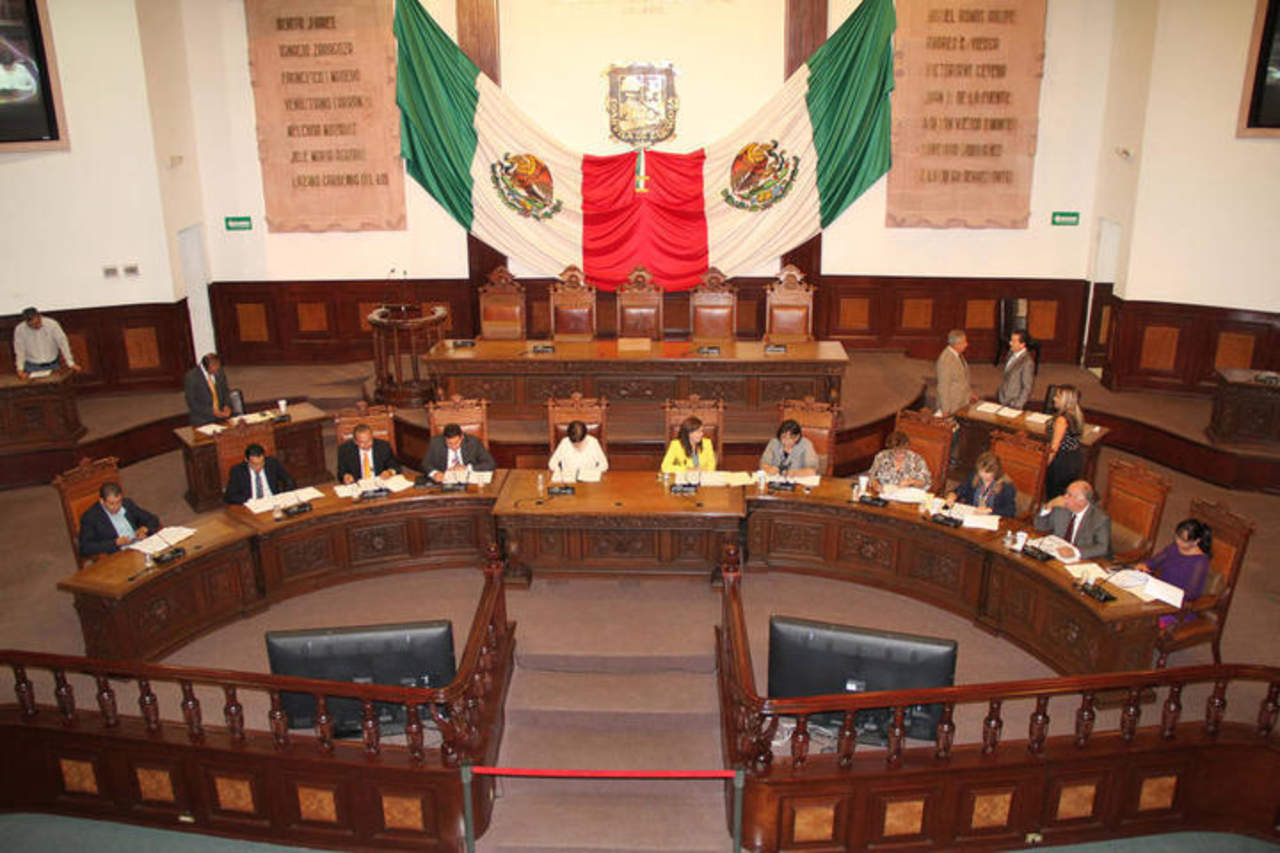 Tras una larga discusión en tribuna fue rechazado el punto de acuerdo donde también se pide al gobernador Rubén Moreira que se separe del cargo. (ARCHIVO)