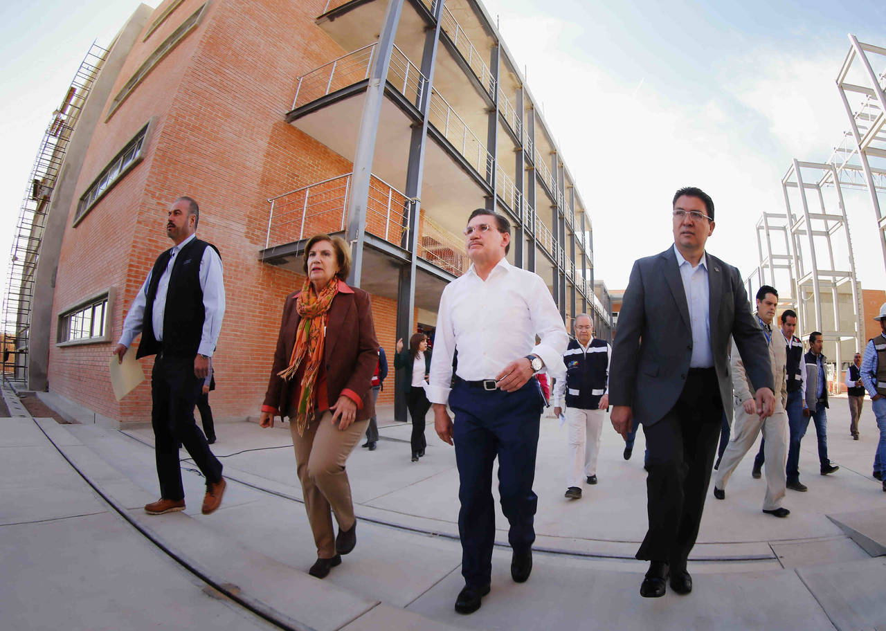 Recorrido. Se realizó un recorrido por el nuevo edificio de la Facultad de Enfermería y Obstetricia de la UJED Campus 'Salud'.