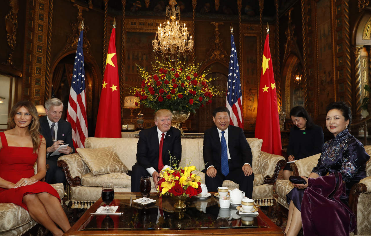 Recibe Trump a Xi para cumbre sobre Corea del Norte y comercio