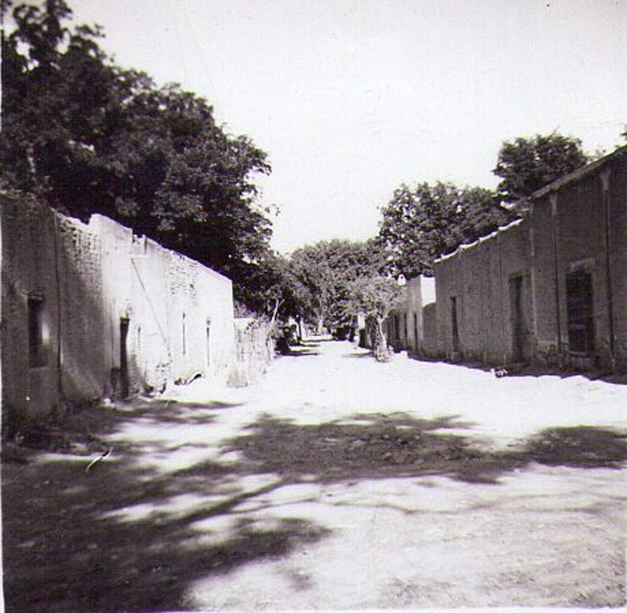 

Barrio de Lontananza. Allá donde topa la Calle Ramos Arizpe por el poniente. c.a. 1940.