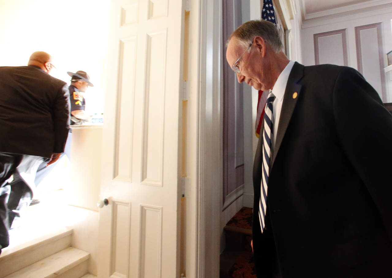 La Comisión de Ética de Alabama encontró la semana pasada causa probable de que Bentley violó leyes éticas. (AP)